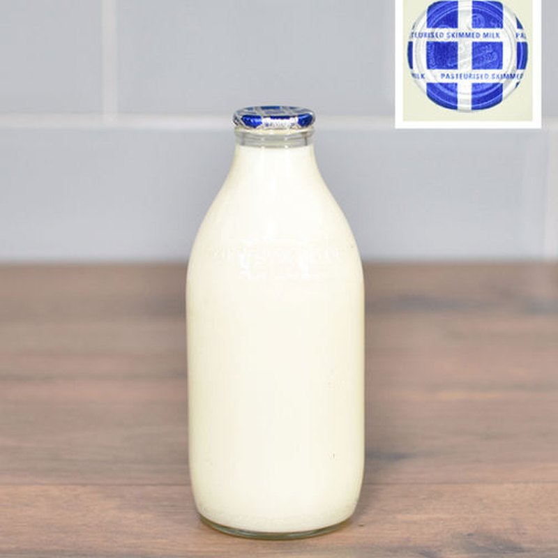 Cotteswold skimmed milk, 1-pint glass bottle